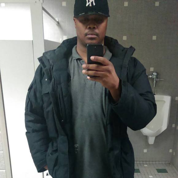 Poshmark profile picture for @sacrifice
